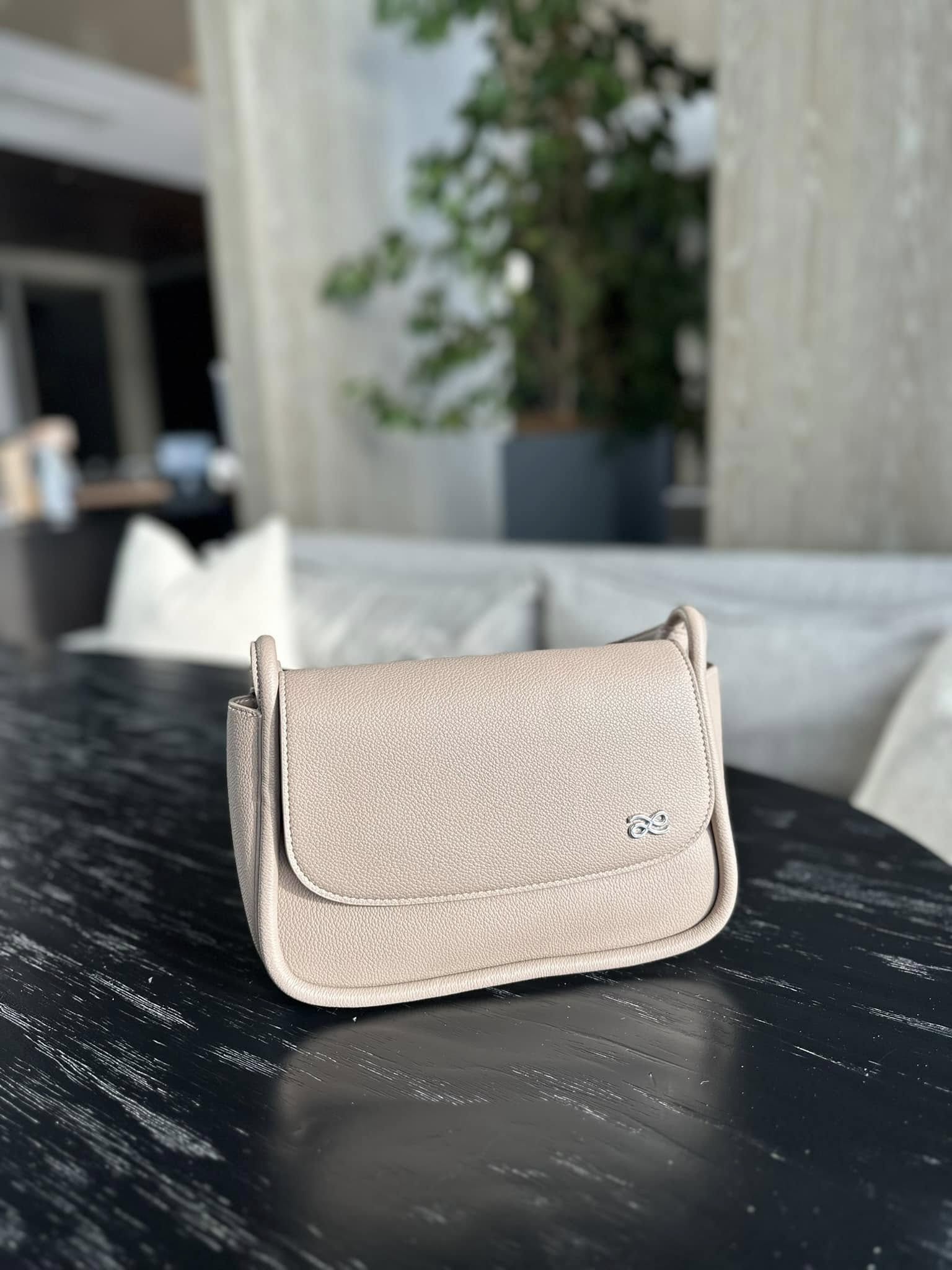 Penelope (Regular) - PU